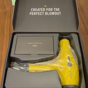 Drybar- Buttercup Blow Drying Tool